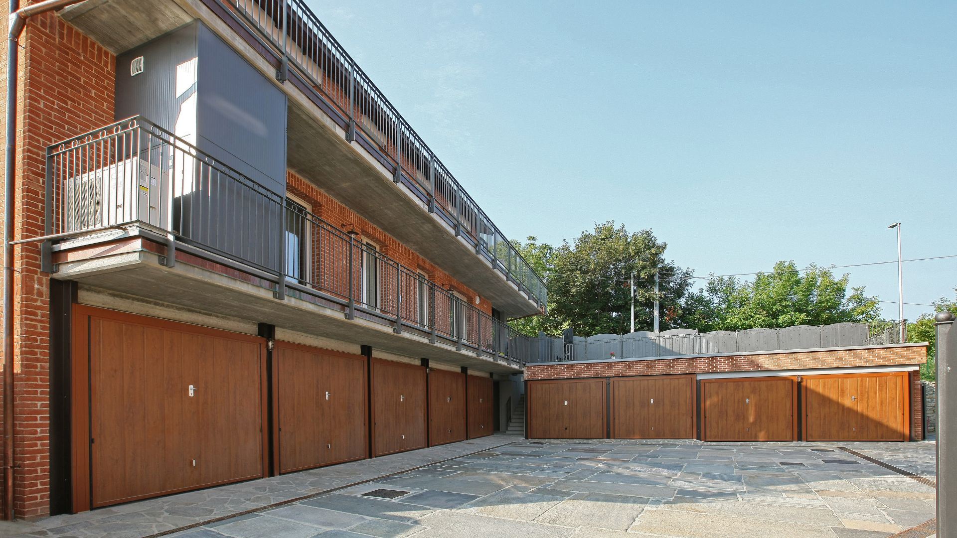 Portoni basculanti Iridium Doors per il parco fluviale di Cuneo