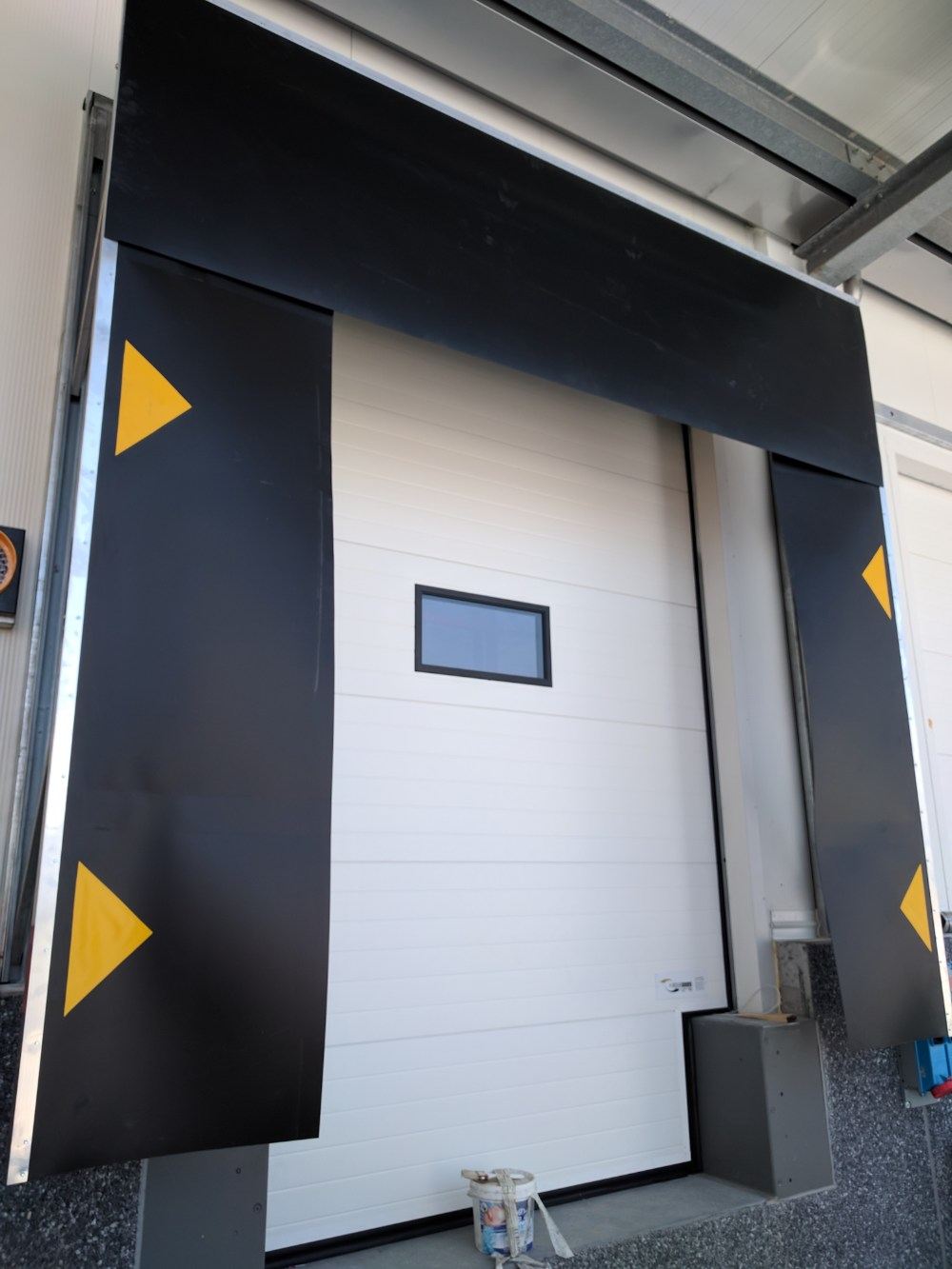 Iridium Doors Gallery Baie Di Carico 1