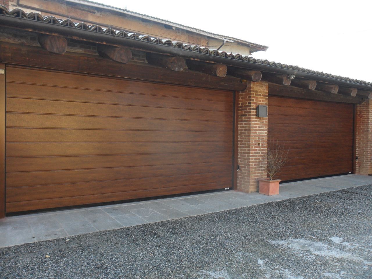 IridiumDoors Sezionali Bidoga simil legno noce scuro 74
