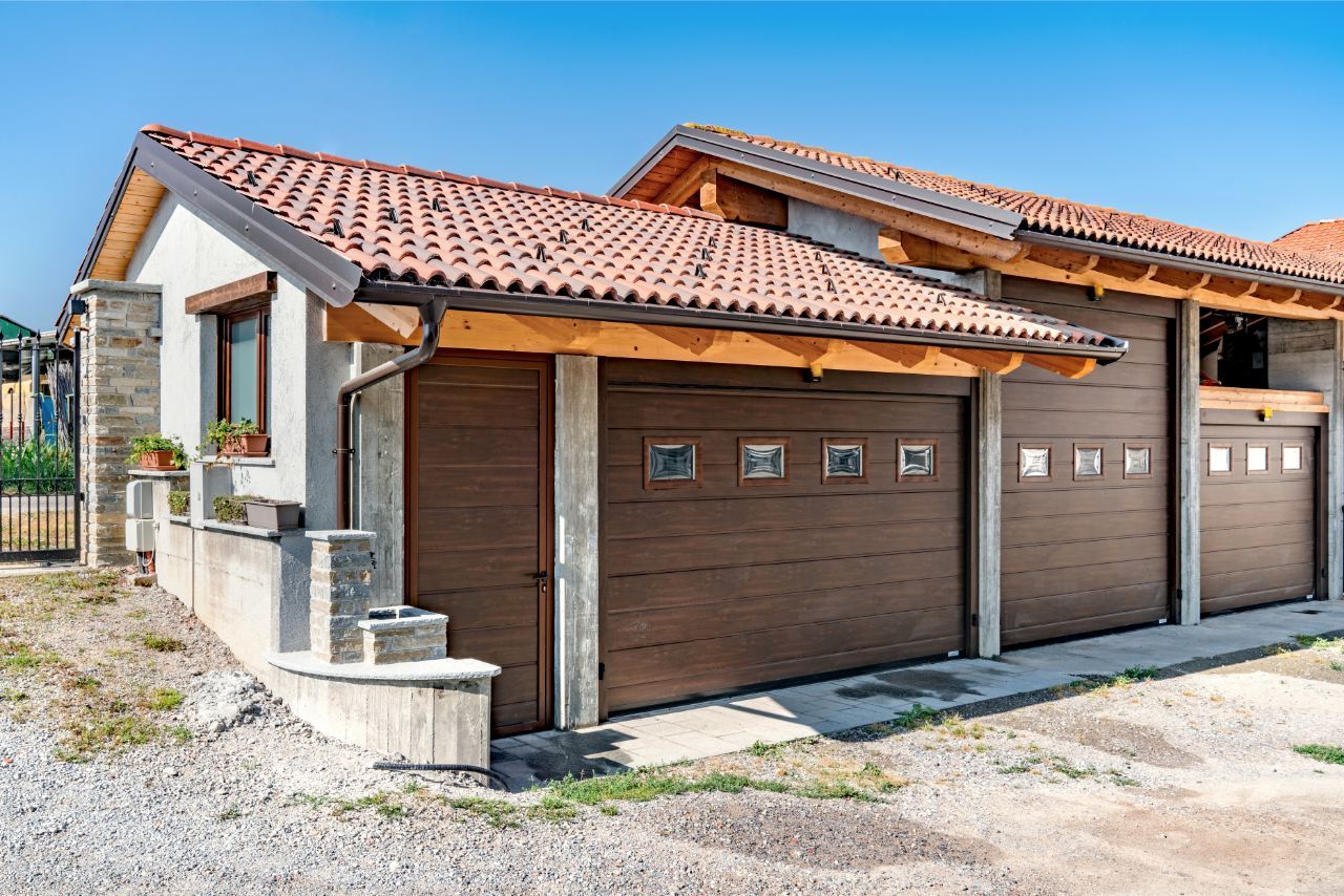 Iridium Doors Sezionale Residenziale con oblò 159