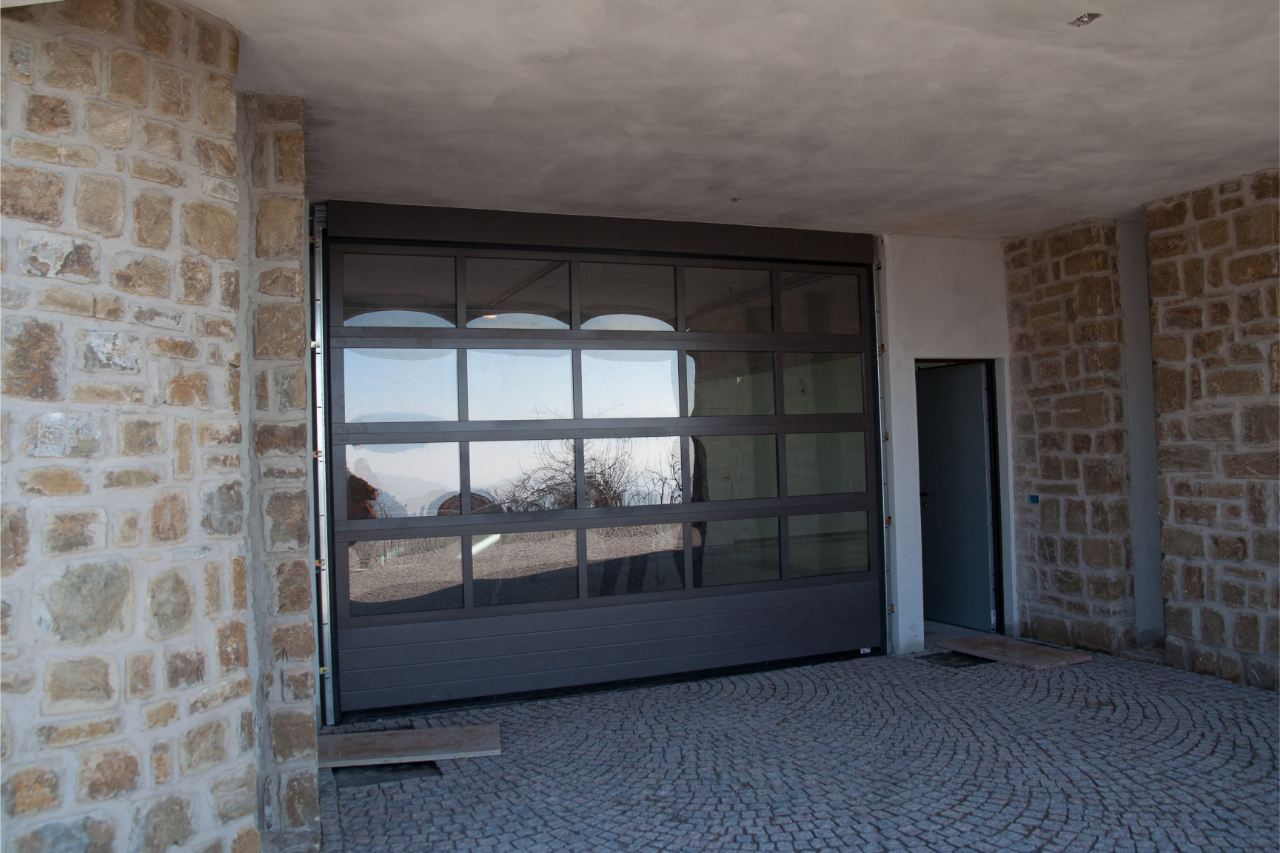 Iridium Doors portone sezionale vetrato 136