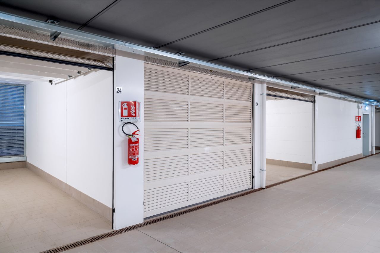 Iridium Doors portoni sezionali pannelli grigliati 130