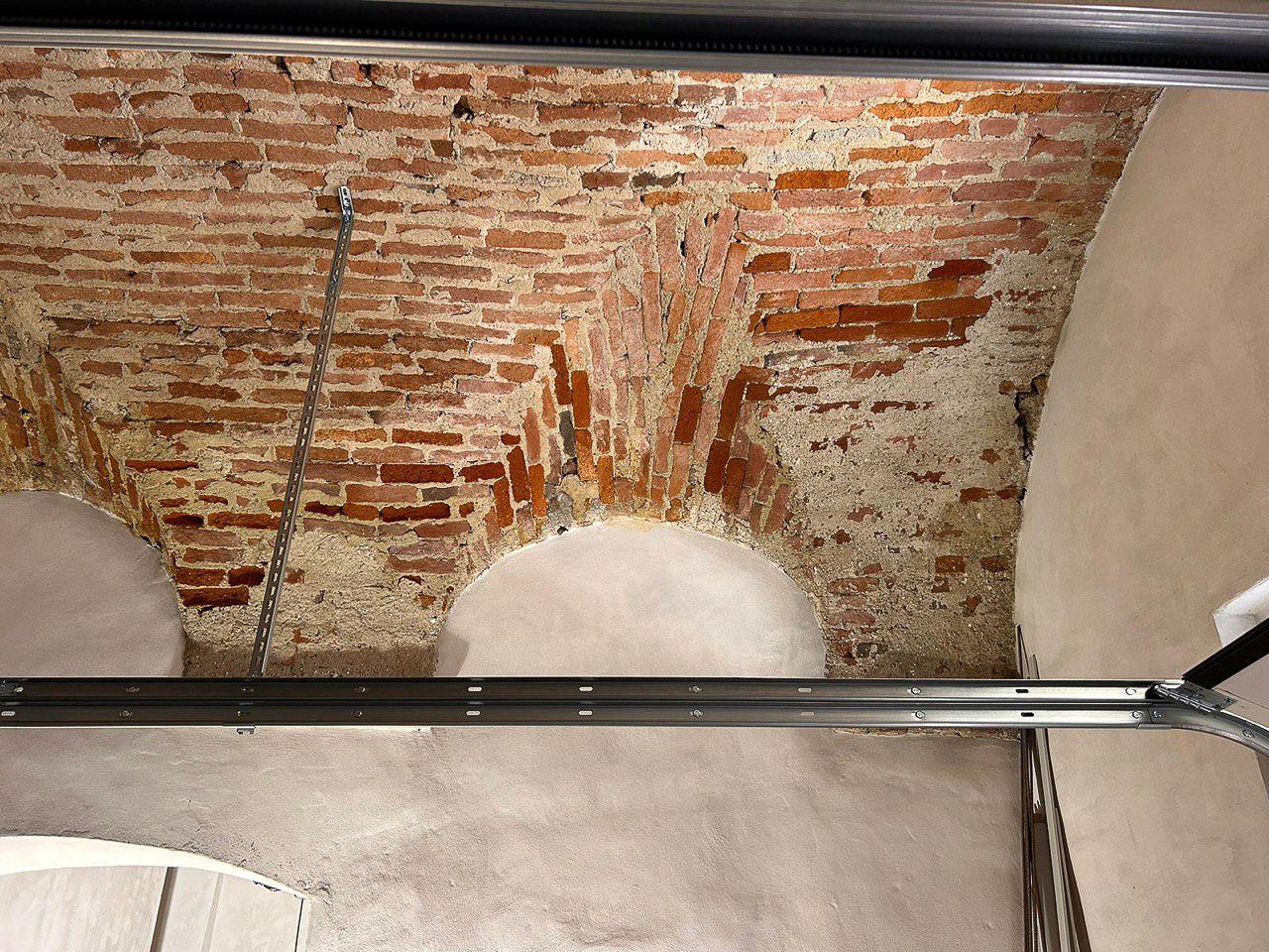 Iridium Doors Sezionale aggangio soffitto 114