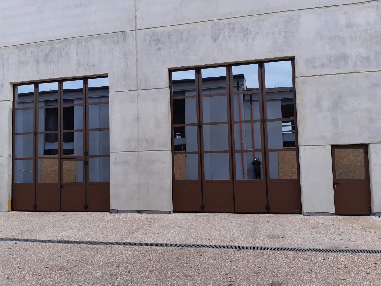 Iridium Doors Gallery Portoni A Libro vetrati 1